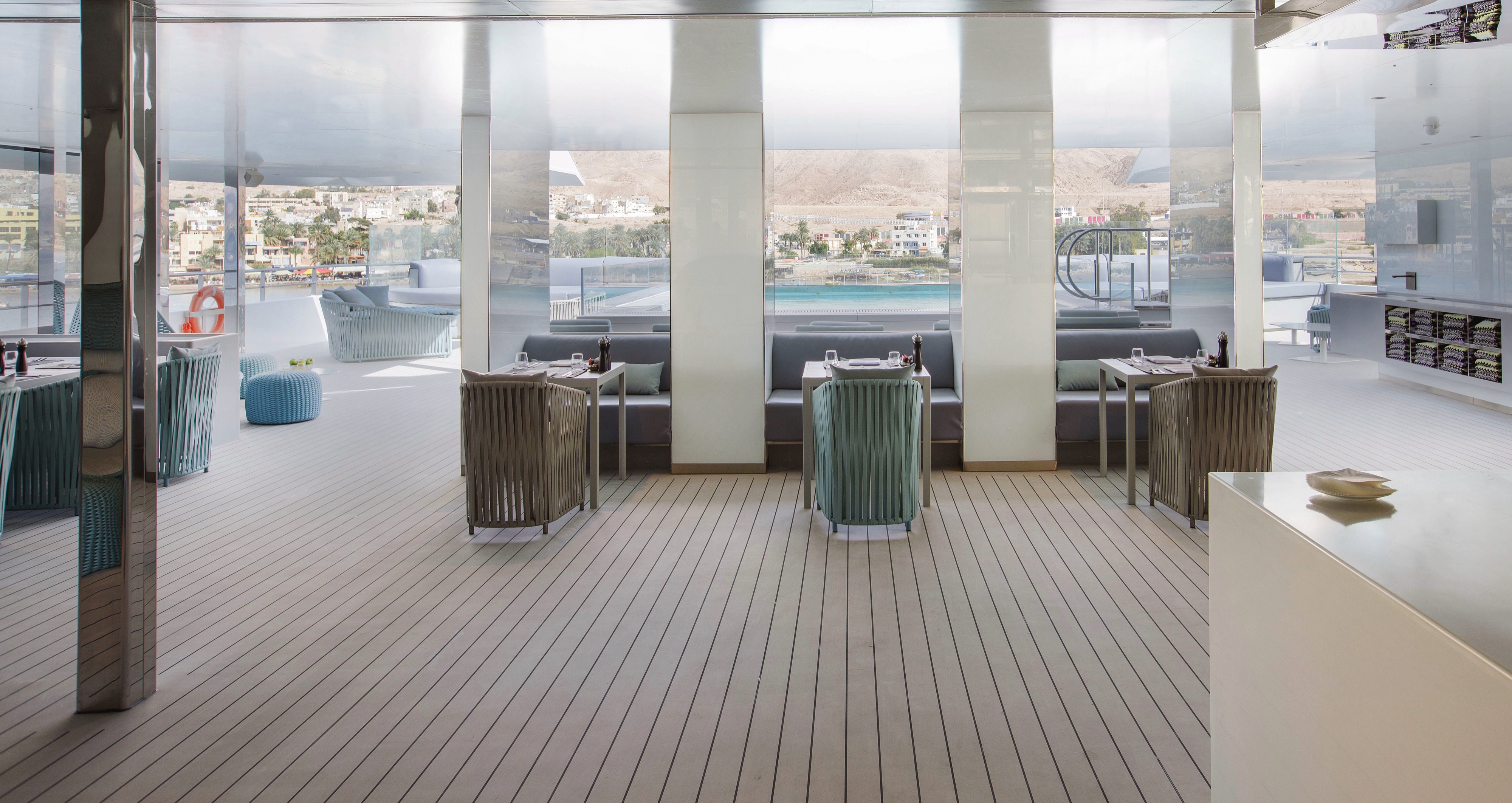 Emerald Sakara - Aqua Pool & Café